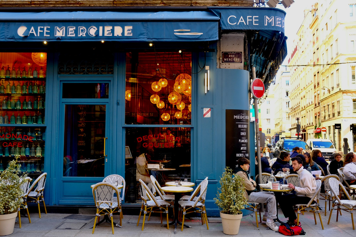 Гости приходят есть, а не любоваться люстрами за миллион