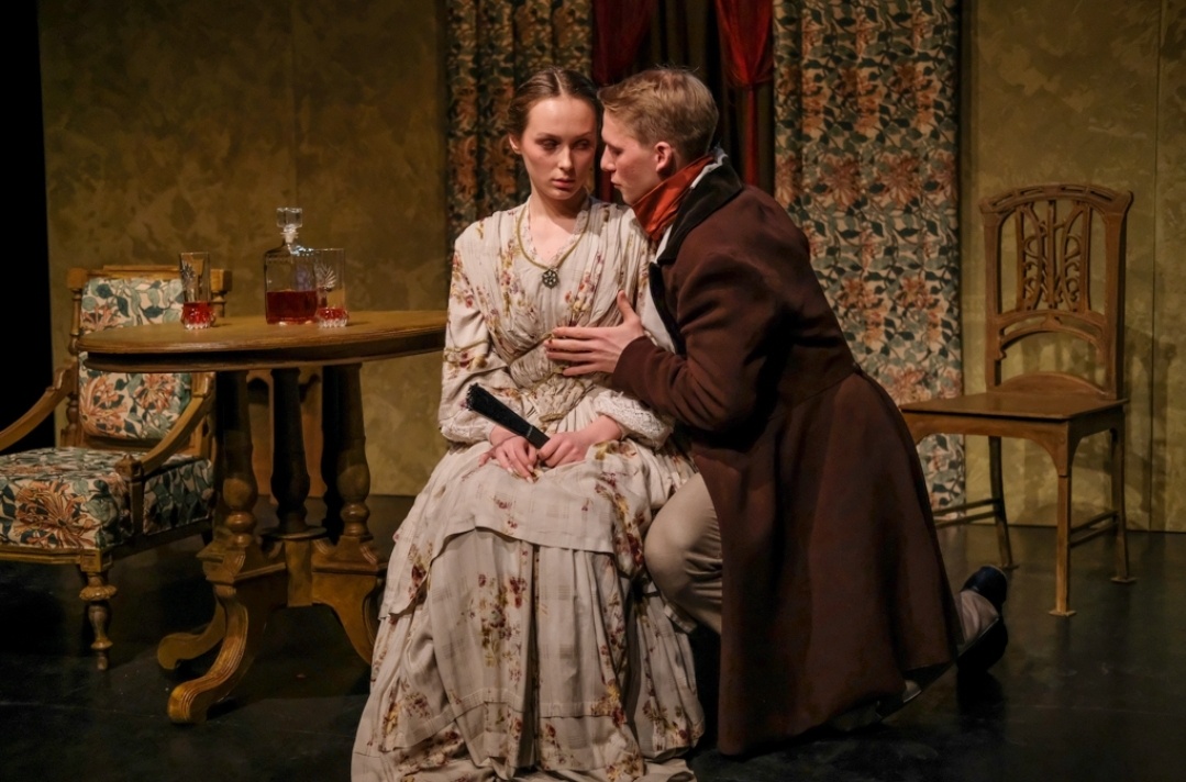 Сцена из спектакля