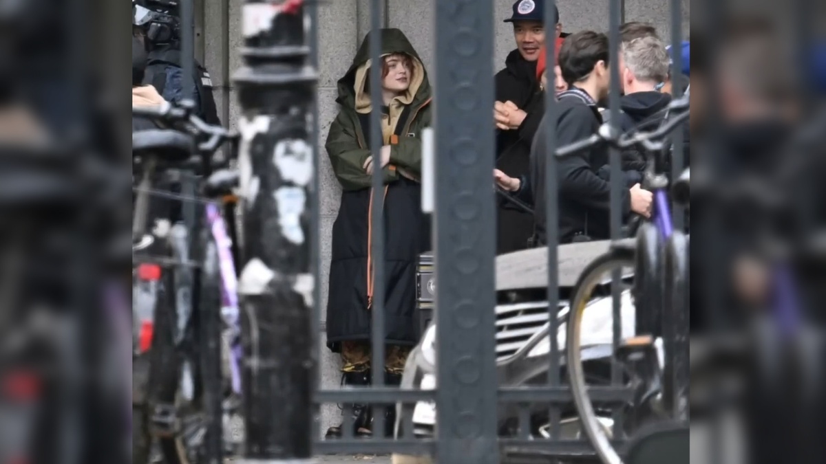 Сэди Синк на съёмках фильма "Человек-паук: Совершенно новый день".