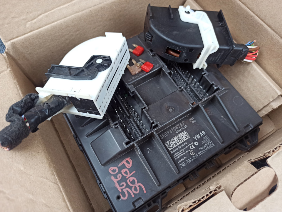 Блок комфорта с авторазборки 6R0937087AF