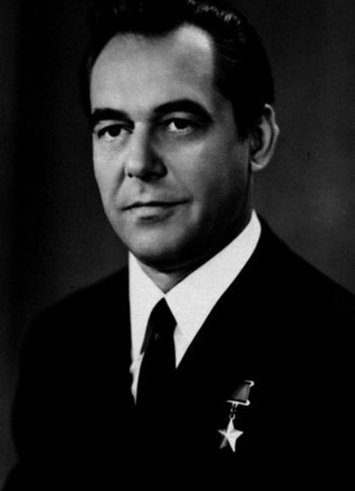 Потеряв в бою руку, он продолжил сражаться с врагом