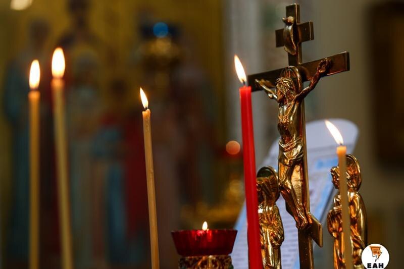    ЕАН. Свечи в храме