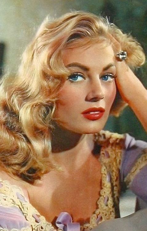 Анита Экберг