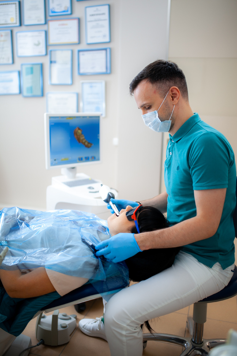 Фотография взята с сайта стоматологии Дмитрович Фэмили https://www.dmitrovich.ru/