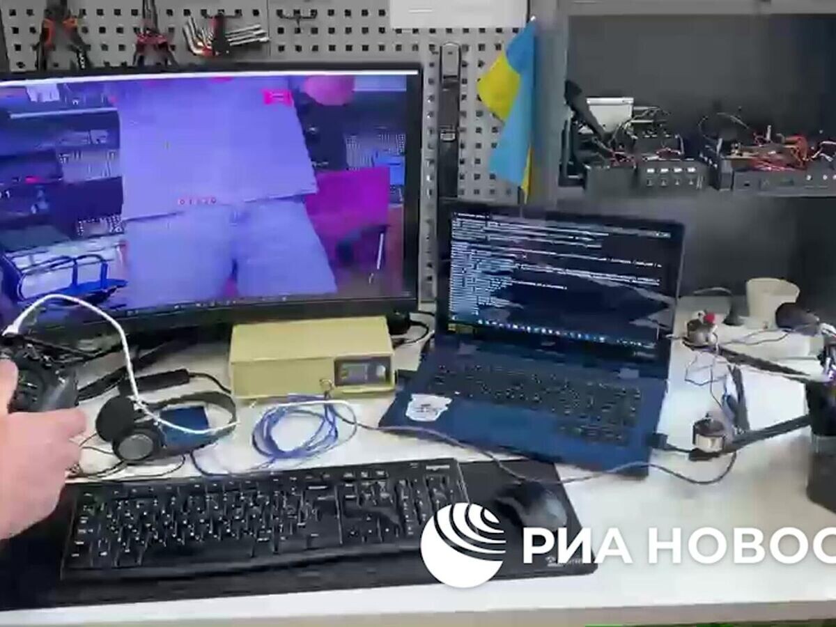    Видео, на котором показано, как тестируются новые разработки в области беспилотников для боевиков ВСУ© РИА Новости