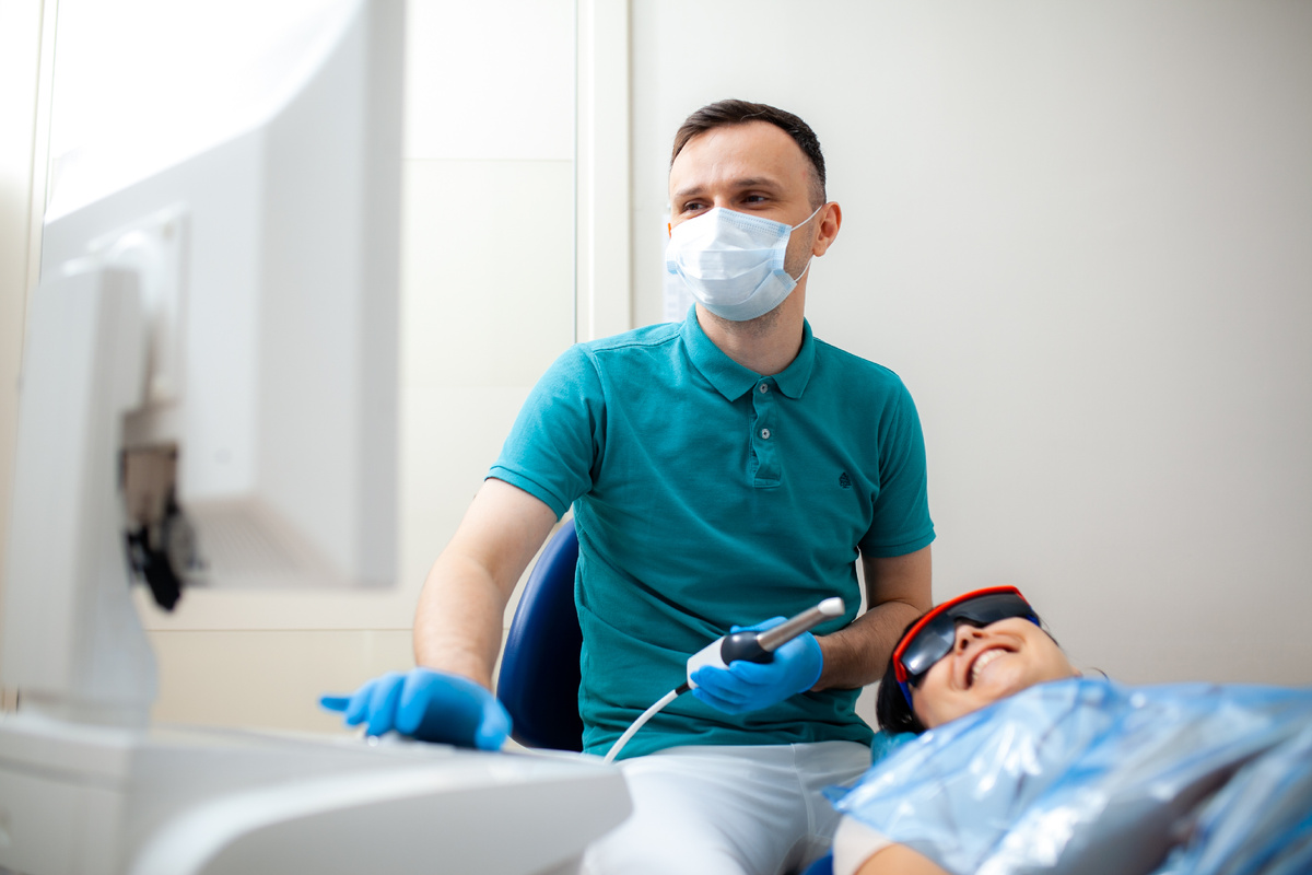 Фотография взята с сайта стоматологии Дмитрович Фэмили https://www.dmitrovich.ru/