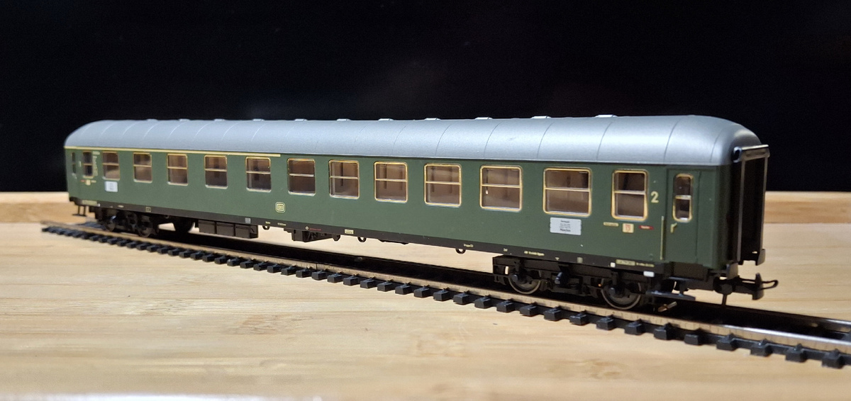 Пассажирский 4-х осный современный вагон