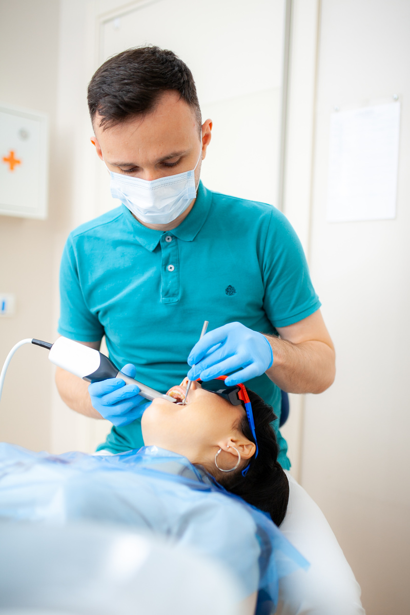 Фотография взята с сайта стоматологии Дмитрович Фэмили https://www.dmitrovich.ru/