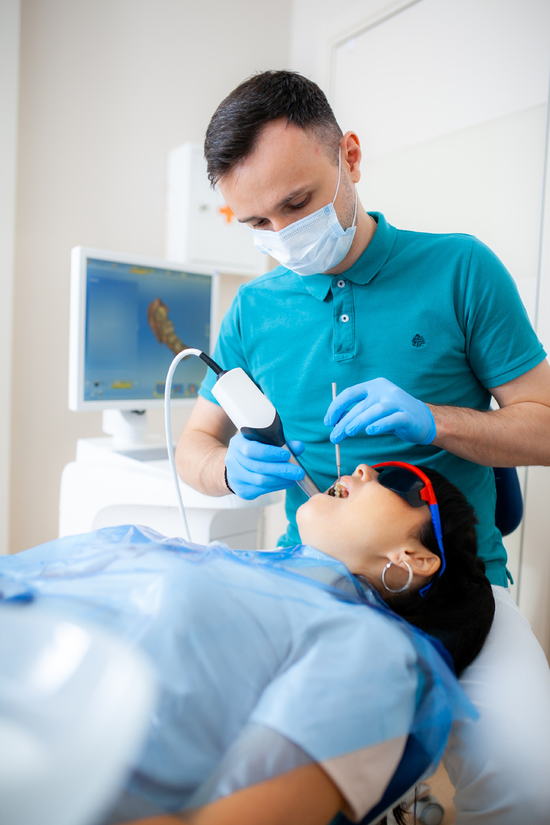 Фотография взята с сайта стоматологии Дмитрович Фэмили https://www.dmitrovich.ru/