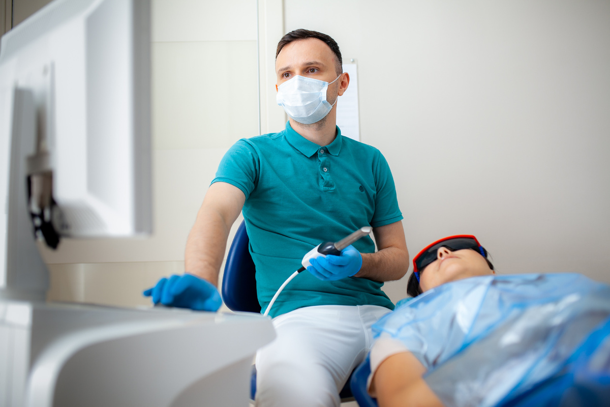 Фотография взята с сайта стоматологии Дмитрович Фэмили https://www.dmitrovich.ru/