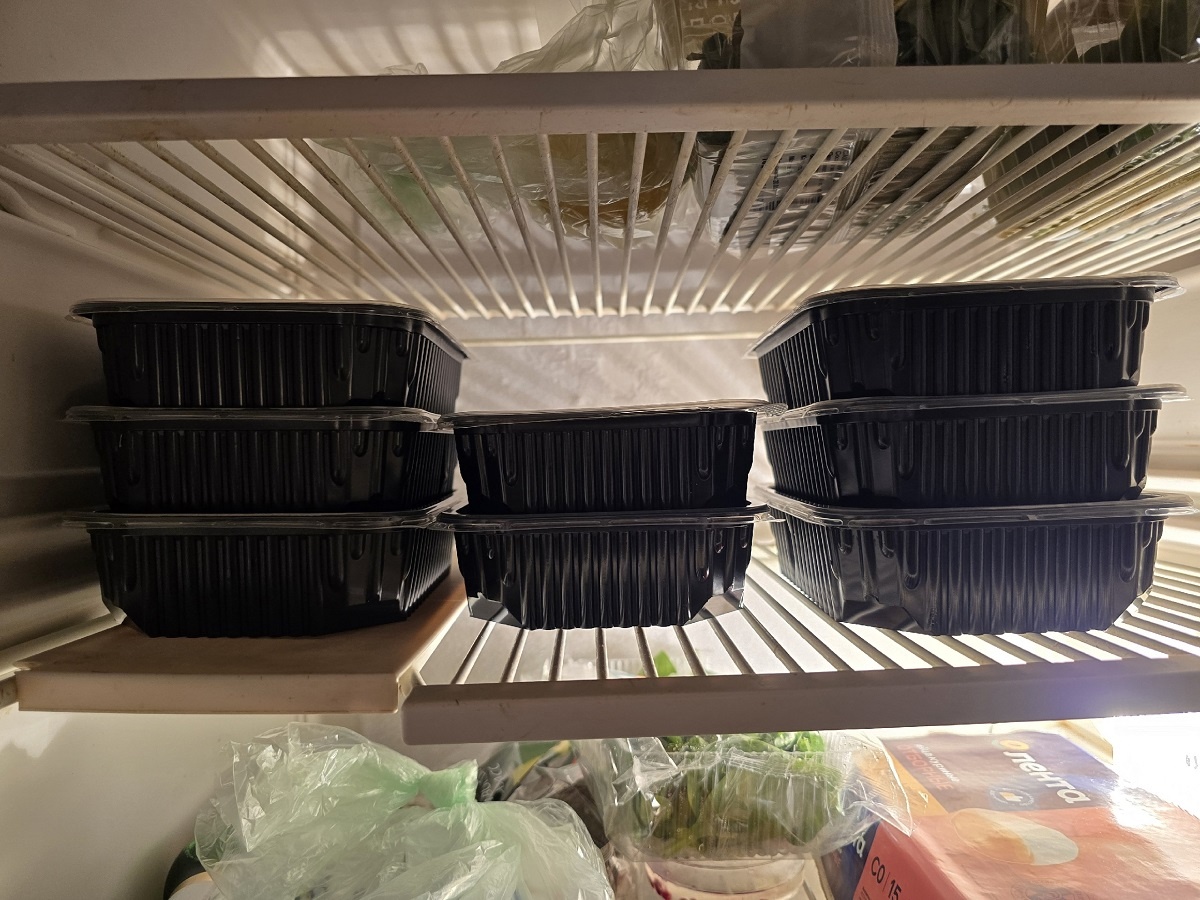    Взяла 5 ложек: холодильник избавила от вони за 2 минуты - классное копеечное средство