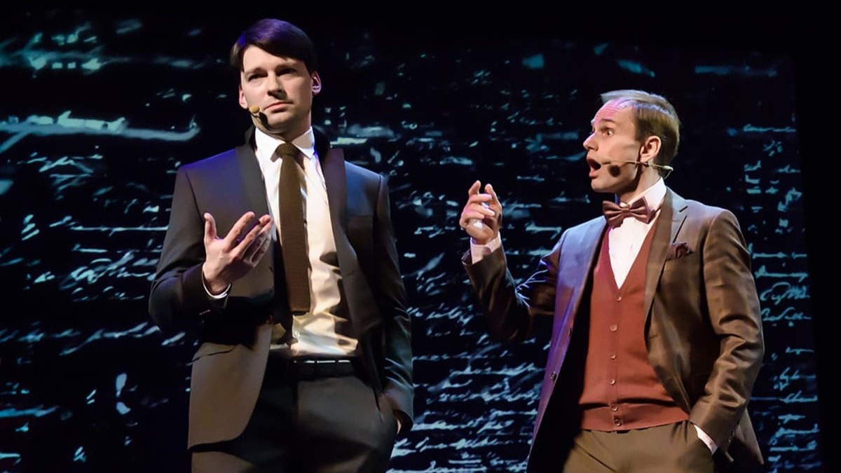 Актеры Даниил Страхов и Сергей Шнырёв в спектакле "Онегин". Фото с официального сайта спектакля