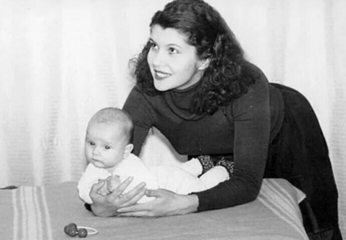 Вера Сотникова с маленьким сыном Яном. Фото: Pinterest