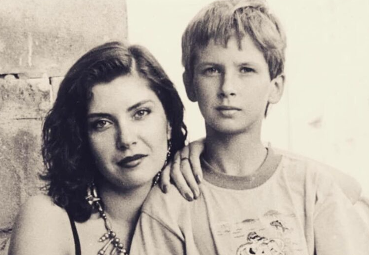 Сотникова с сыном Яном. Фото: Pinterest