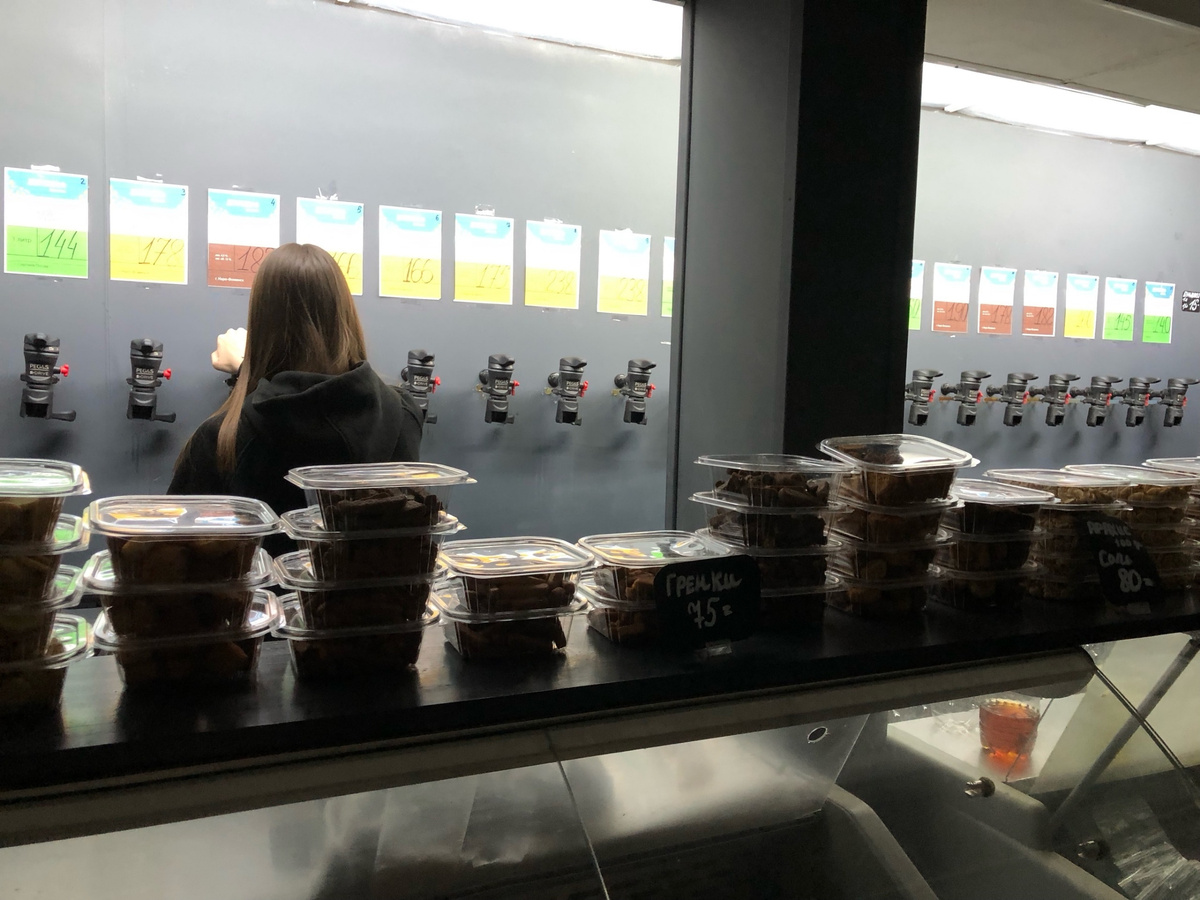 Выбор слабоалкогольных напитков в алко-кафешках достаточно широкий