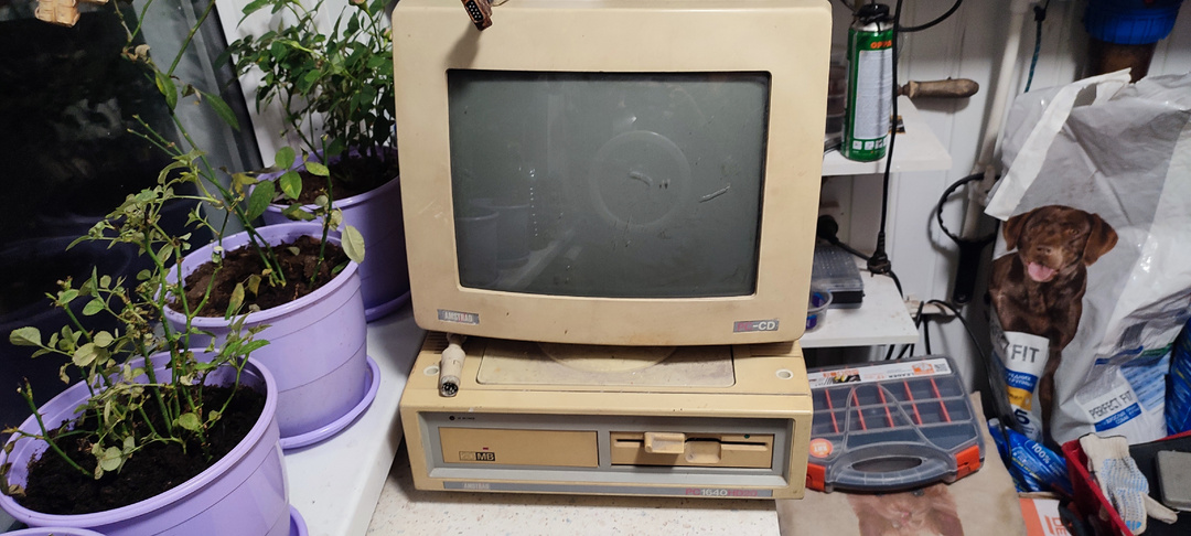 Ретро компьютер Амстрад (amstrad pc 1640)