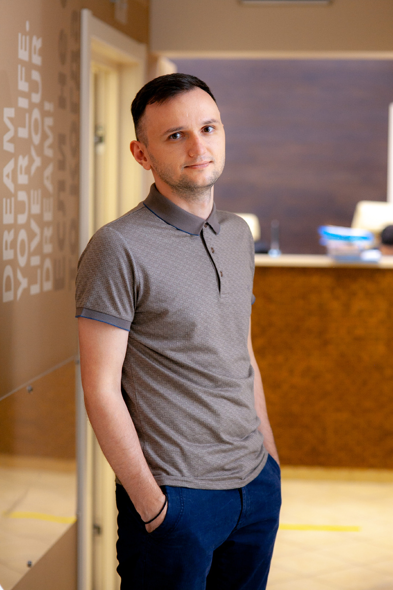 Фотография взята с сайта стоматологии Дмитрович Фэмили https://www.dmitrovich.ru/