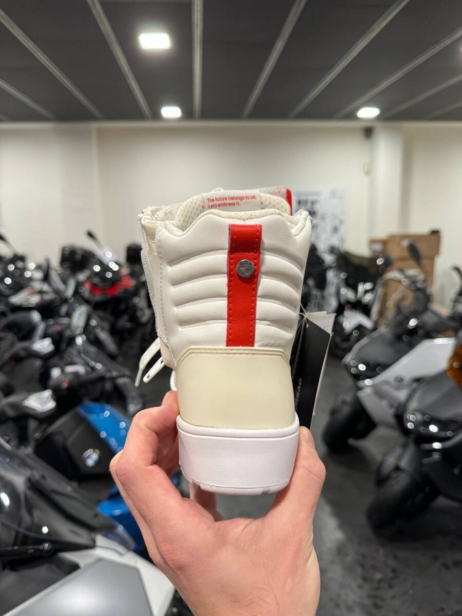 BMW Seoul Gore-Tex white.