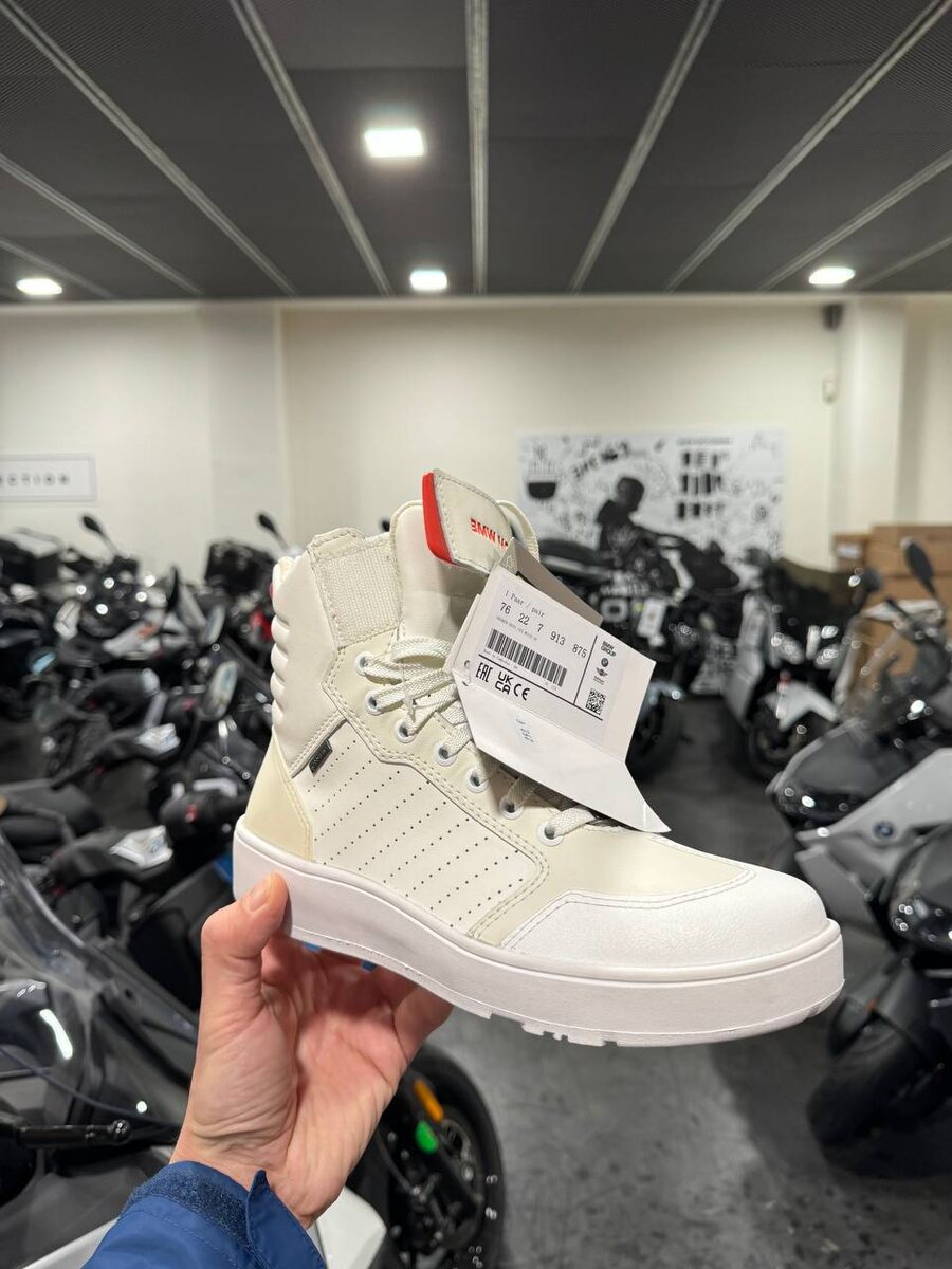 BMW Seoul Gore-Tex white.