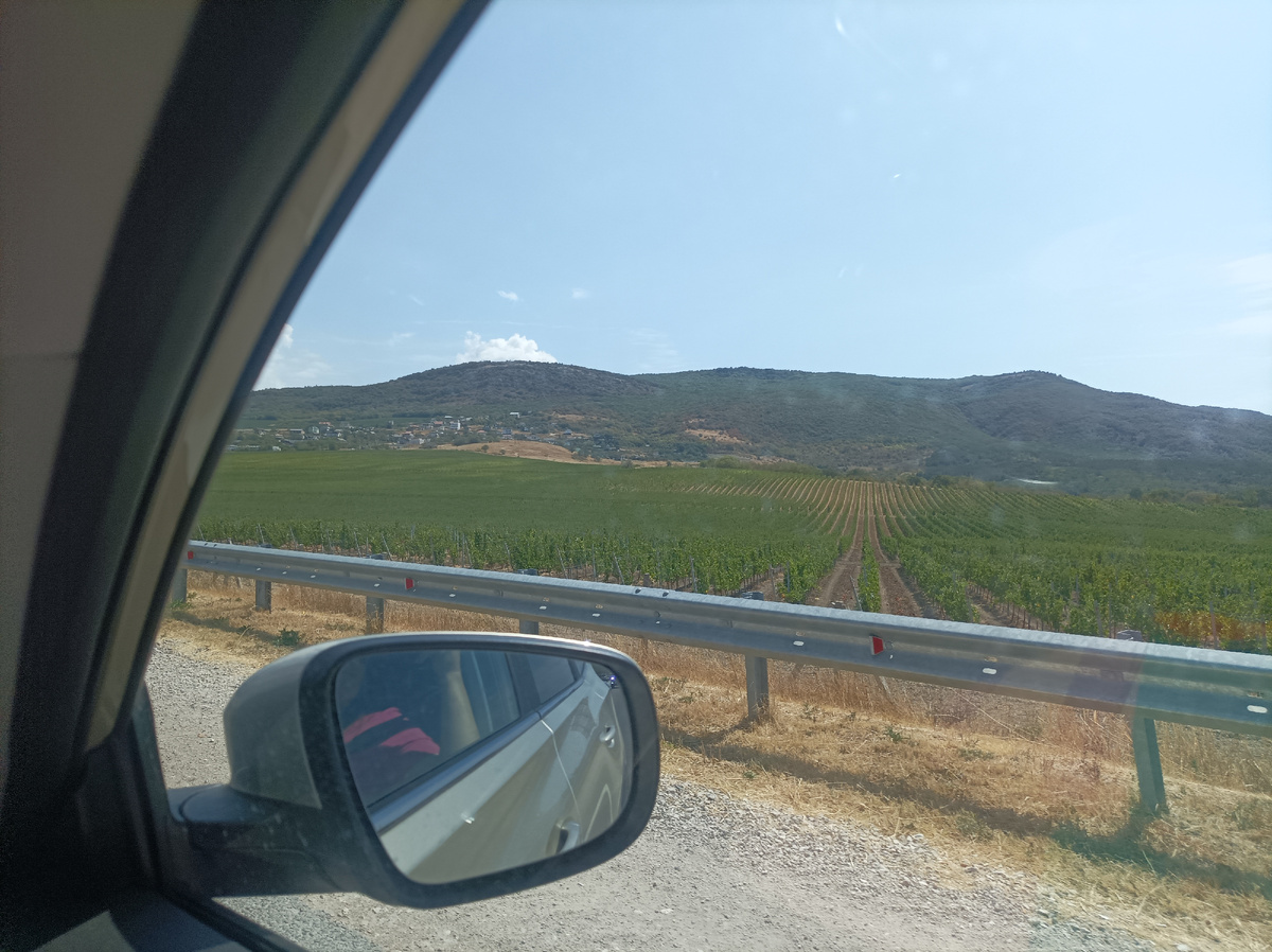 Горы неподалёку от Ялты