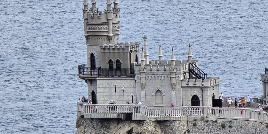 Ласточкино гнездо в Крыму: неужели весь путь мы проделали ради этого?