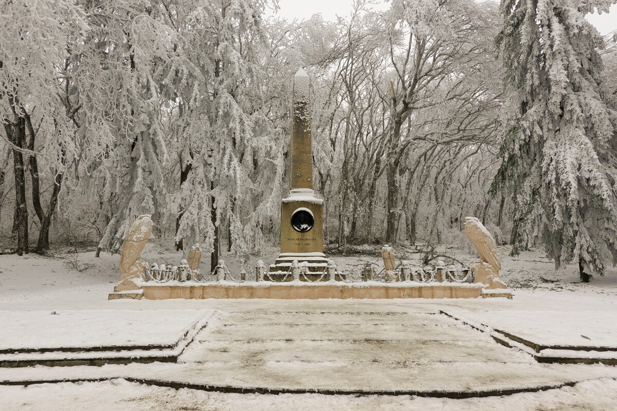 Памятник в Пятигорске на месте дуэли Лермонтова. Фото авторф