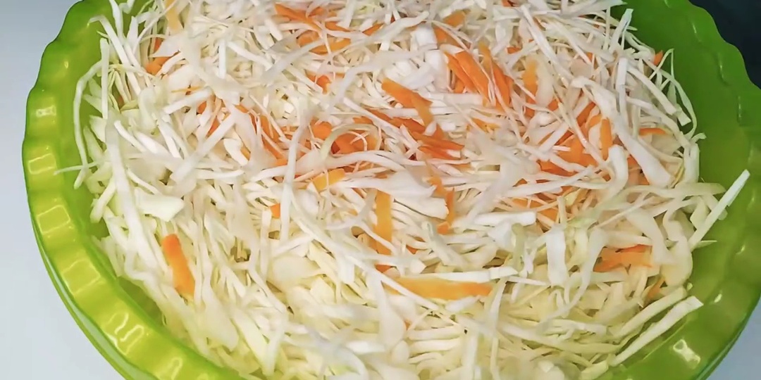 Квашеная капуста - много рассола, который можно пить🥦