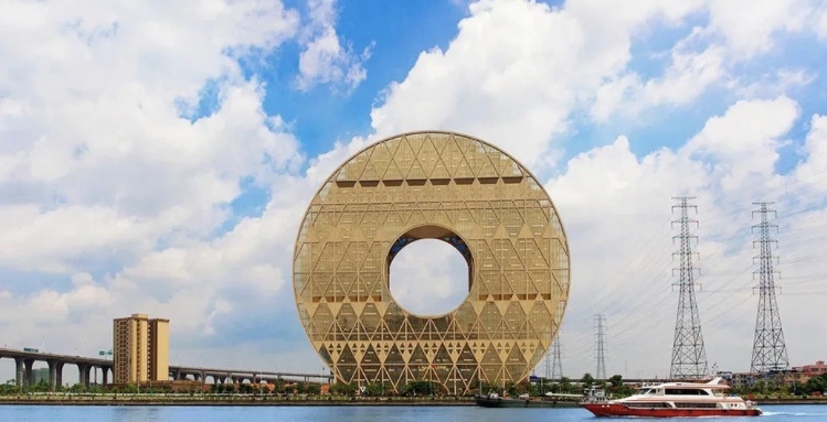 Фото с просторов интернета. Здание в виде монеты: символ процветания 