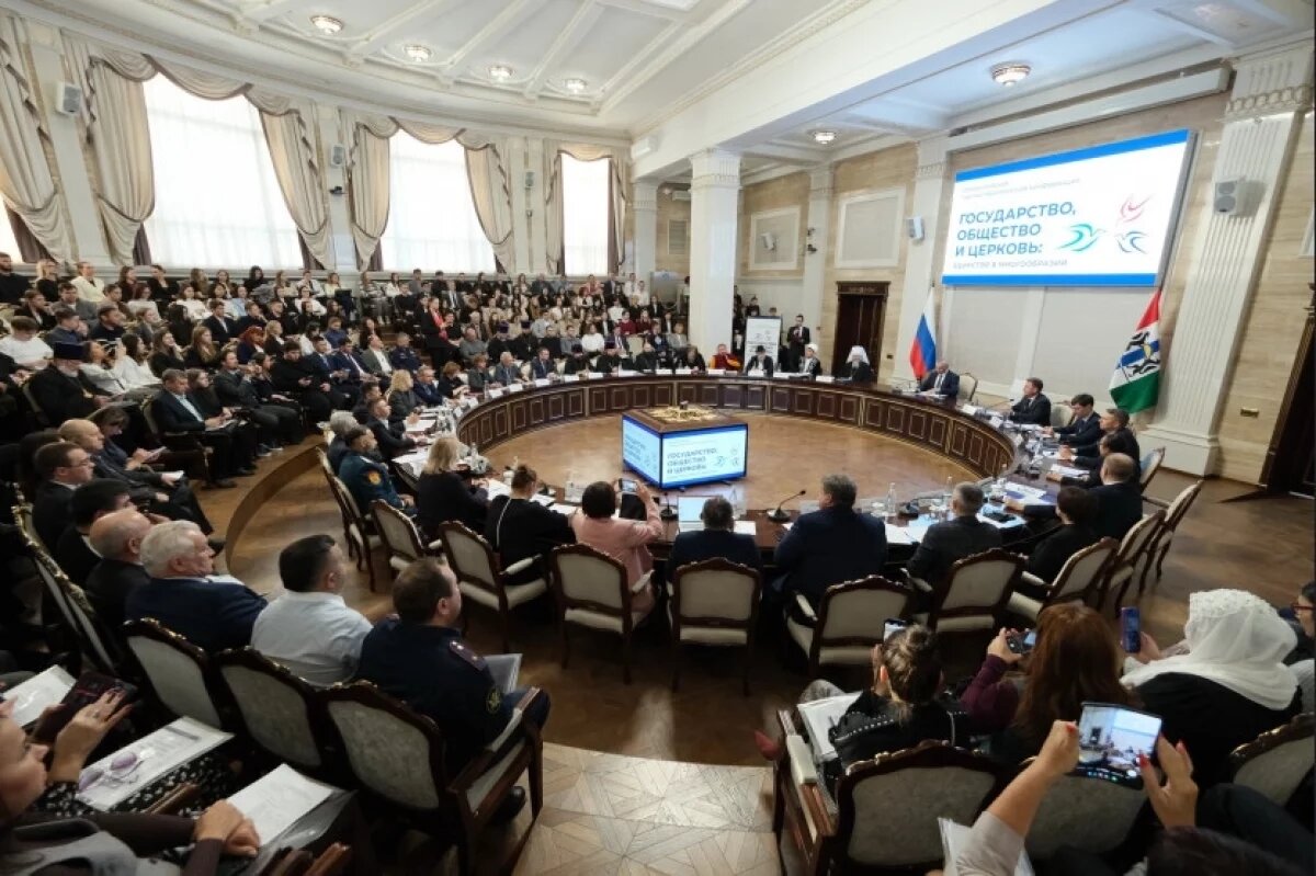    Травников принял участие в конференции «Государство, Общество и Церковь»