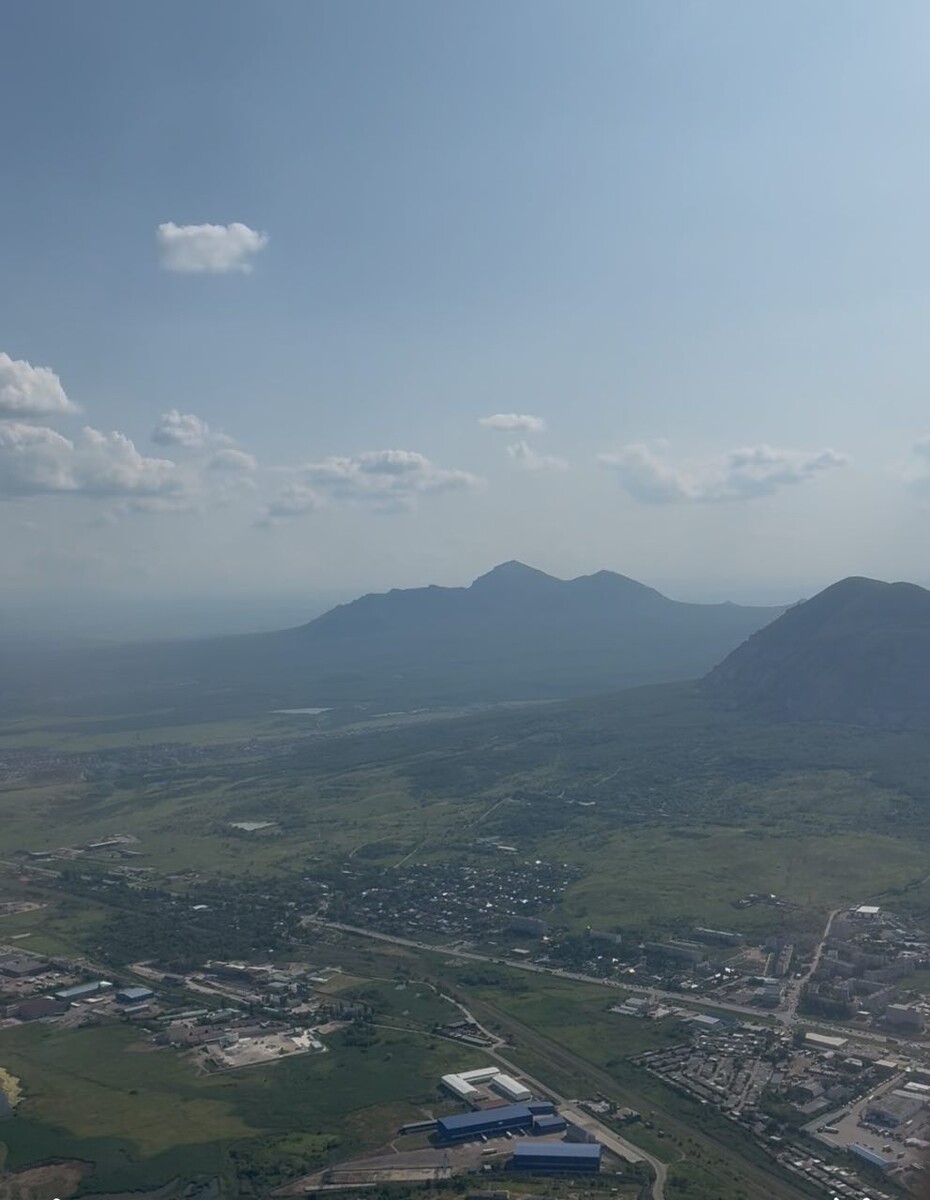 Вид из самолета на Бештау