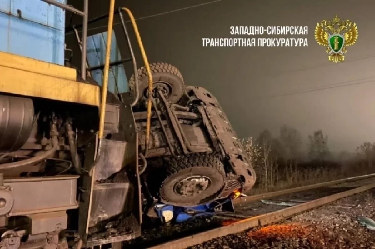    В Кузбассе 33-летний мужчина погиб при столкновении грузовика с поездом