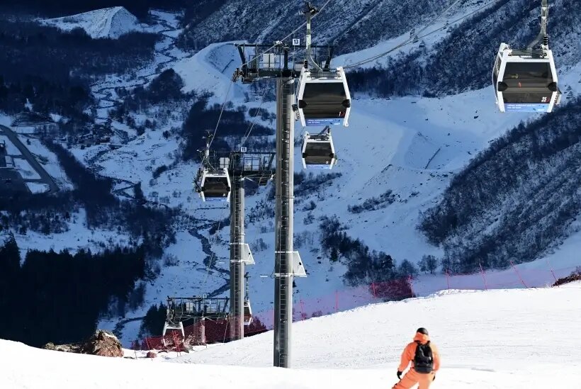     Канатная дорога на горнолыжном курорте "Эльбрус". © РИА Новости. Сергей Пивоваров