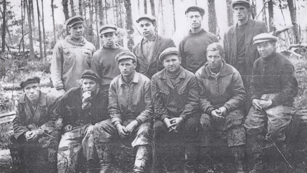 Бригада буровиков по руководством Семена Урусова. Источник: https://clck.ru/3PtZoq