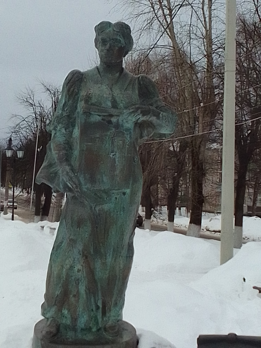 Памятник Ю.М.Кувшиновой