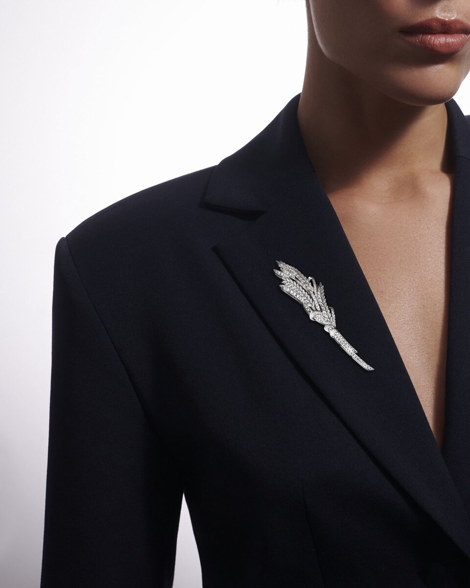 Как носить брошь