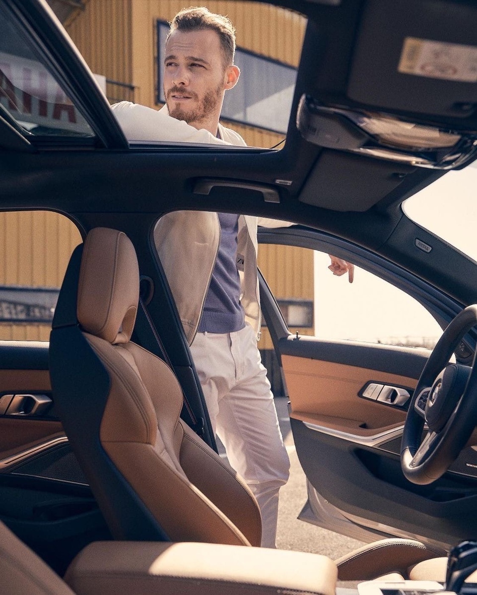 Керем Бюрсин, фото открытые источники интернет.