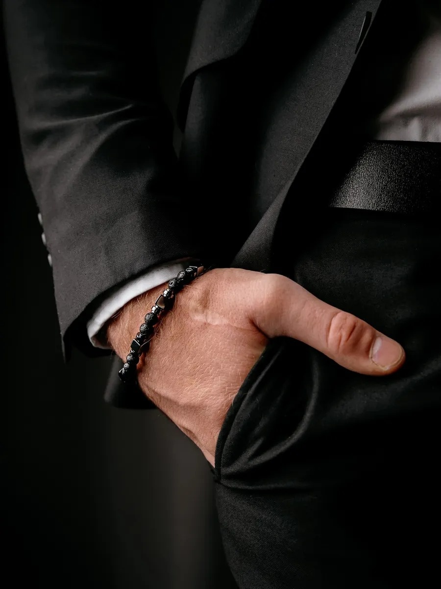 Браслет с натуральными камнями лава  из коллекции "Аура"