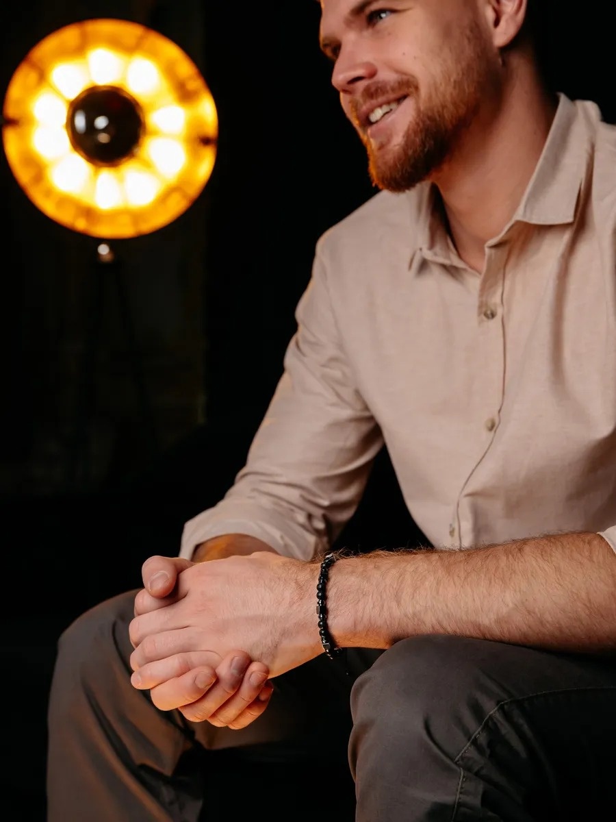 Браслет с натуральными камнями лава  из коллекции "Аура"