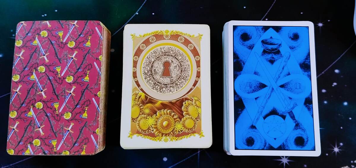 Сосредоточьтесь и выберете нужную колоду⚠