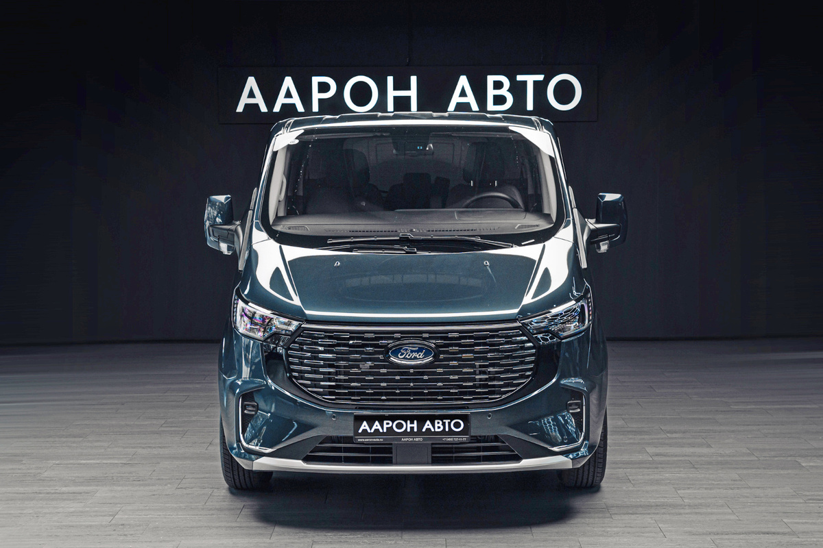 Ford Tourneo Custom Titanium вид с переди фронт