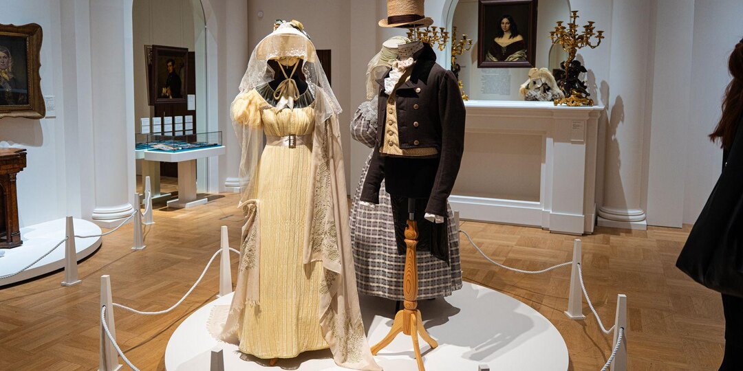 Пили чай, обожали театр, много строили. Как жили москвичи в эпоху Николая I