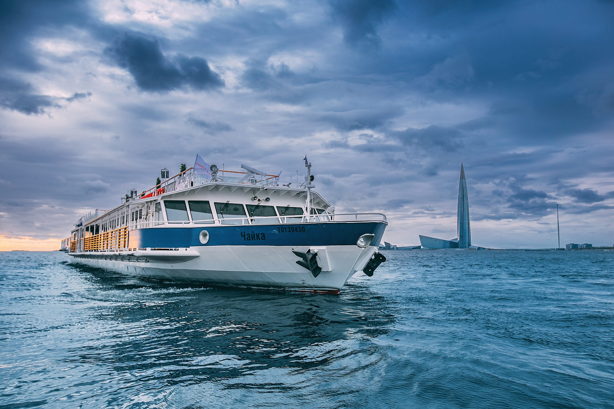 Пассажирский теплоход на СПГ «Дмитрий Менделеев»
