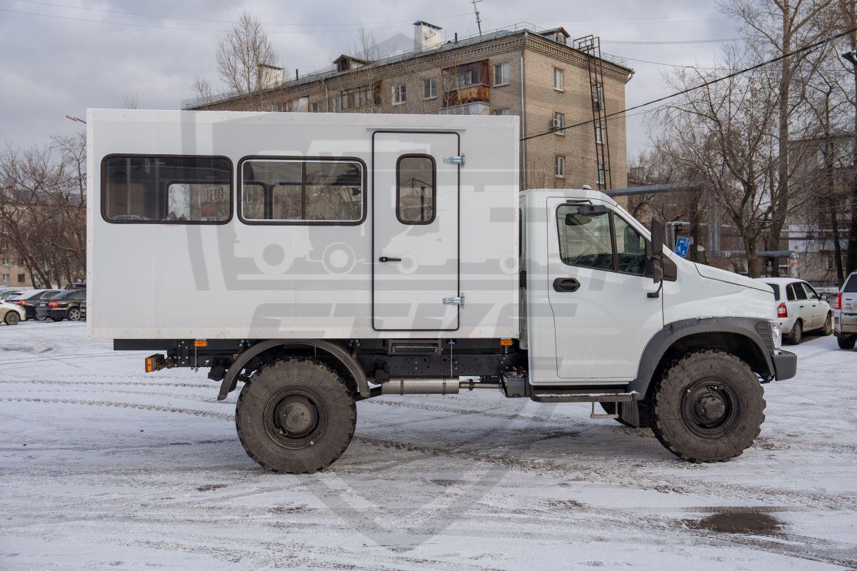 Вахтовый автобус  установленным фургоном на  базу Садко Некст