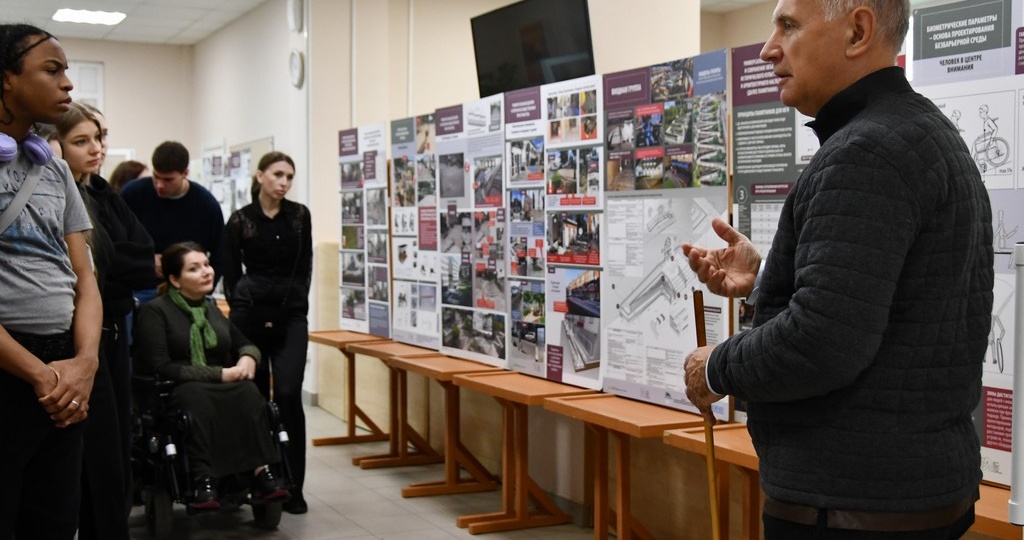 В ВоГУ открылась выставка о доступном городе для всех