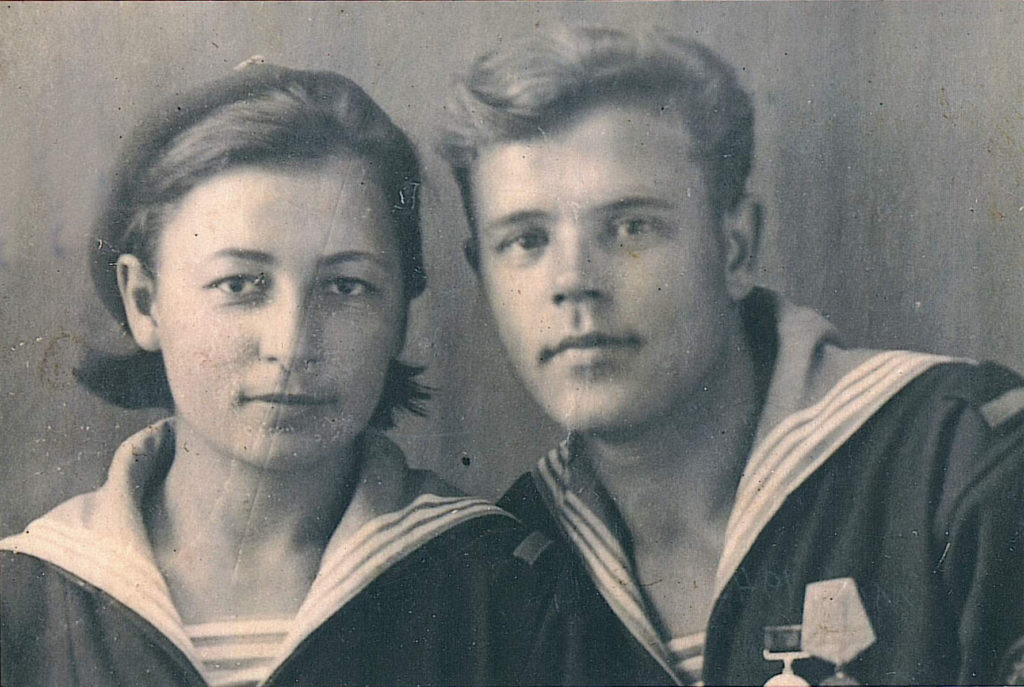    Николай Рукавишников и его будущая жена Нина Саганова. Май 1943 г. Лариса Криволуцкая