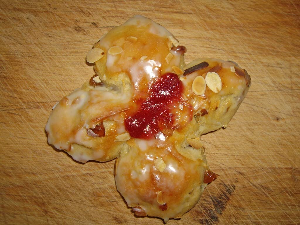 Реформаторская булочка. Выглядит вкусно. 