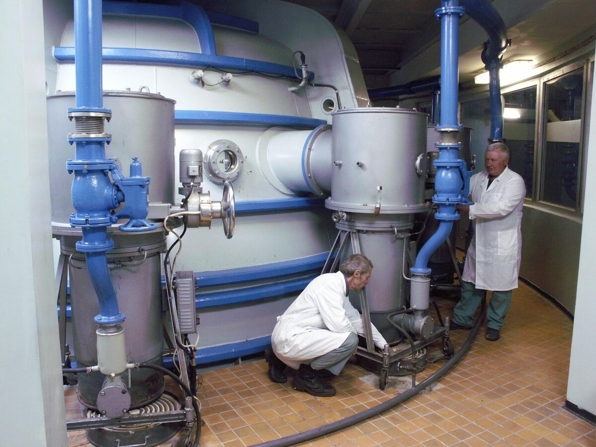 ВУАЗ - вакуумная установка алюминирования зеркала телескопа БТА