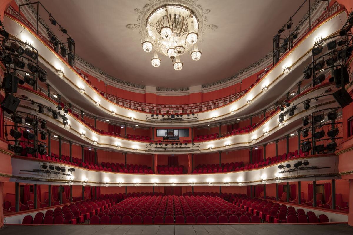 Основан в 1922 году как Театр Революции.