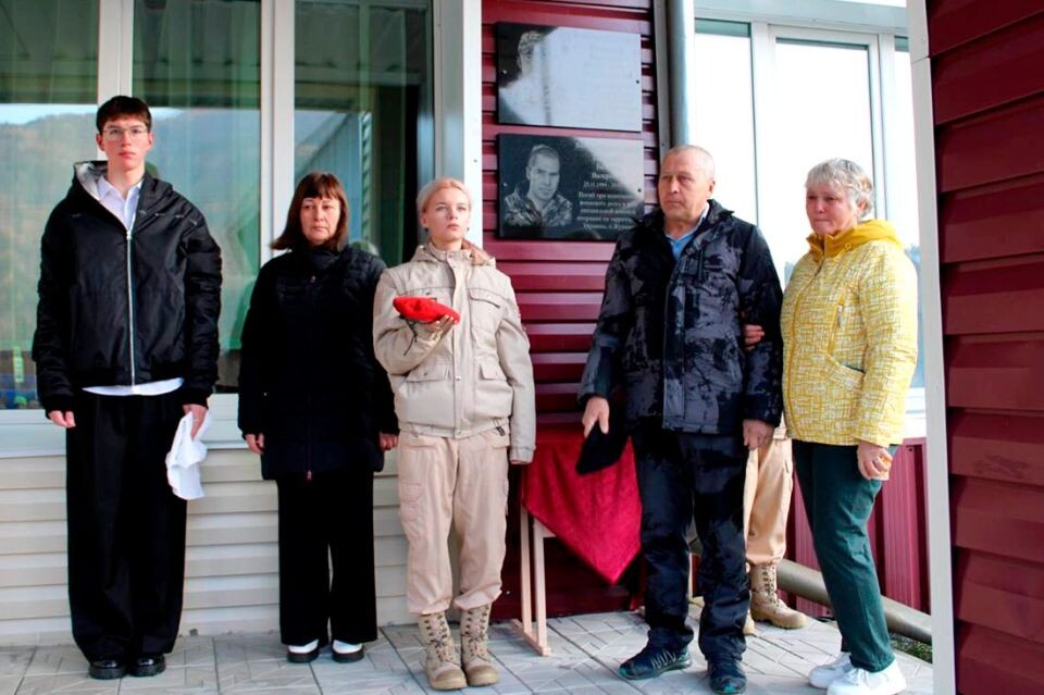    Открытие мемориальных досок в селе Усть-Муны. Источник: altai-republic.ru