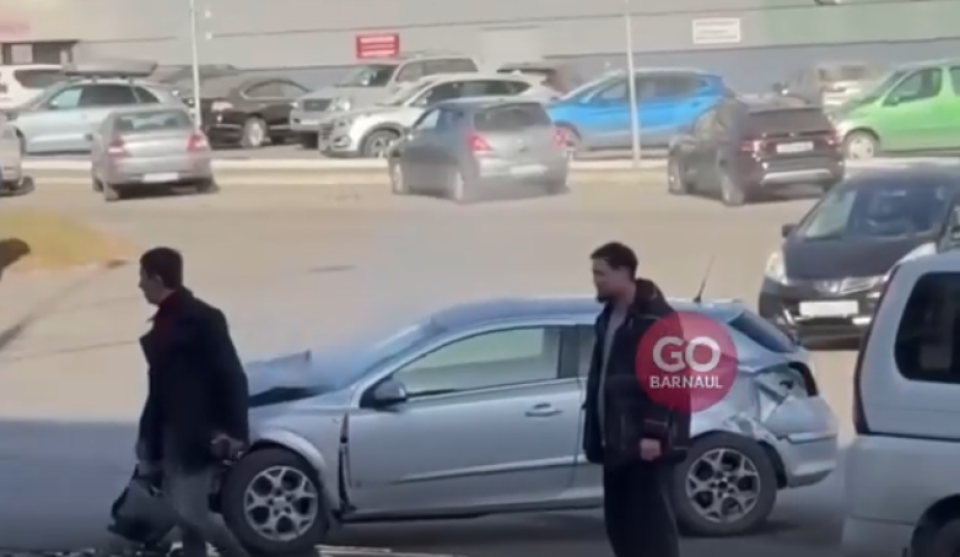    Массовое ДТП в Барнауле. Источник: Go_Barnaul